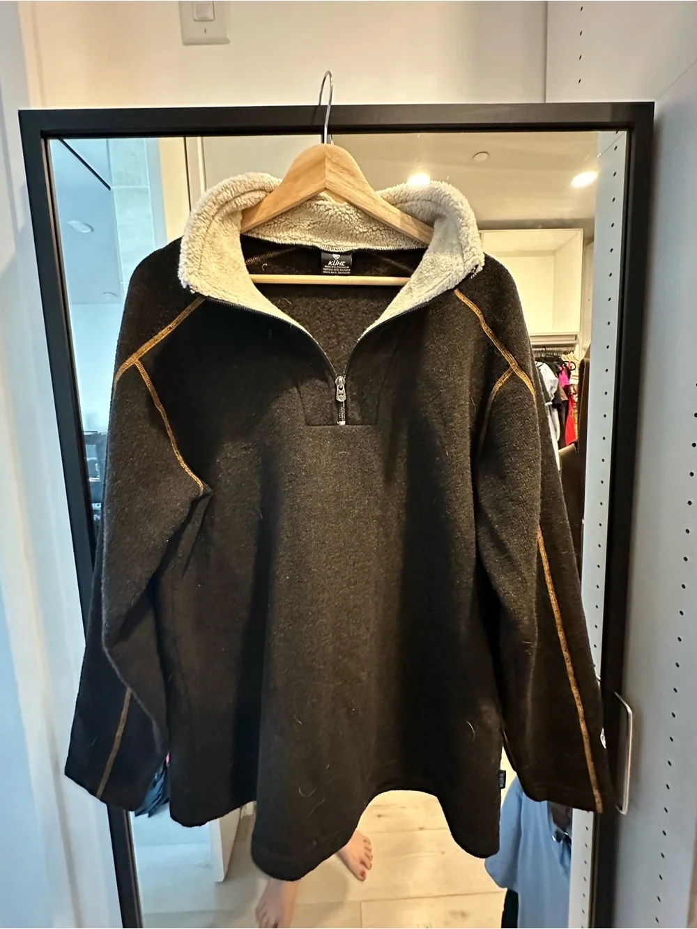 Kuhl Men’s Brown Zip-Up Sweater with Cream Sherpa Collar
